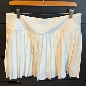 ATHLETA Elevate skort Pleated tennis golf skirt White  Size Large Perfect